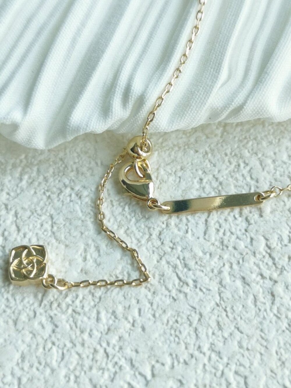 NEW Kendra Scott Genevieve Satellite Short Necklace Gold White Crystal - Picture 4 of 4